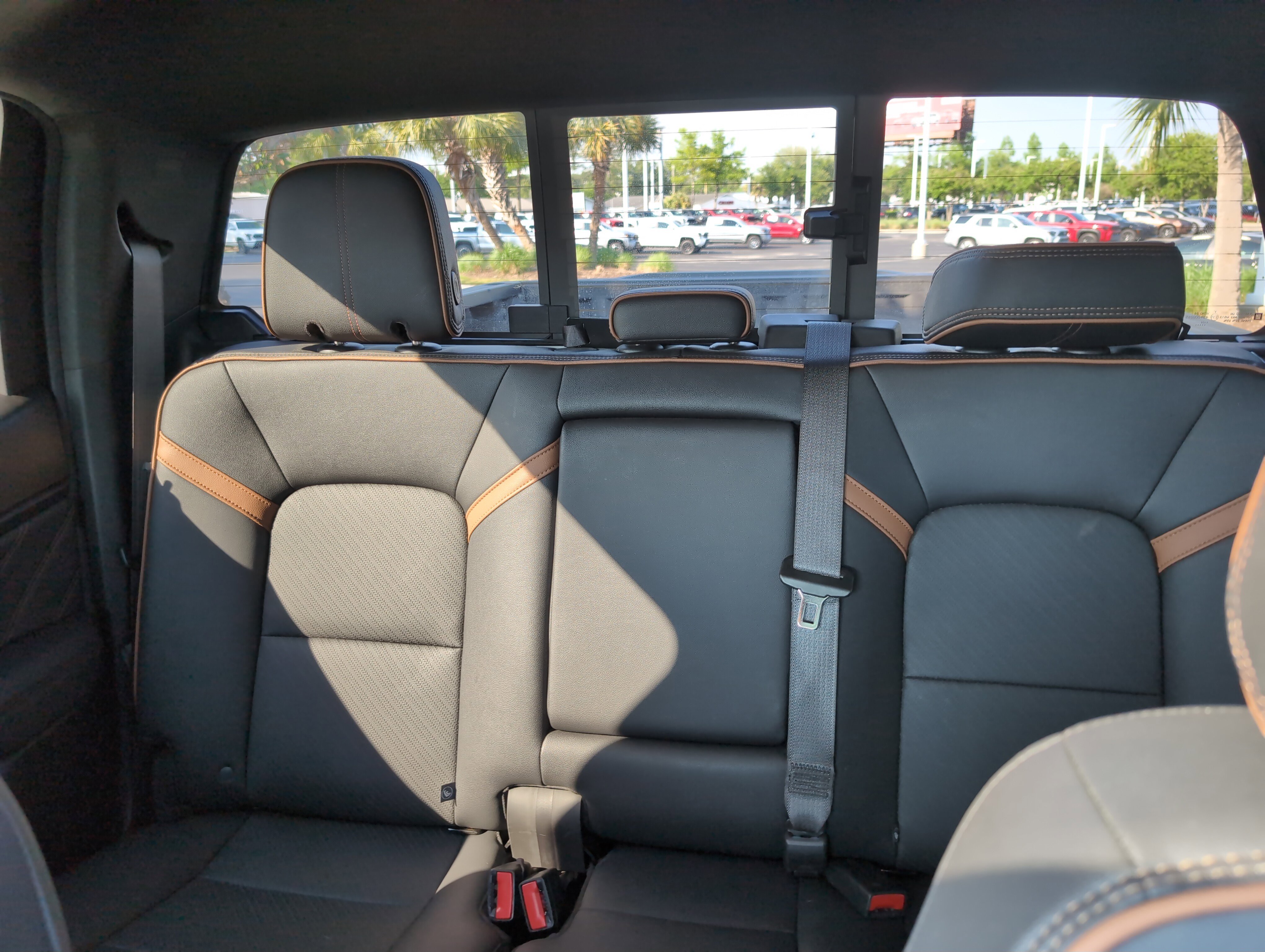 Used 2024 GMC Canyon AT4 w/ AT4 Premium Package AWD/4WD image 39