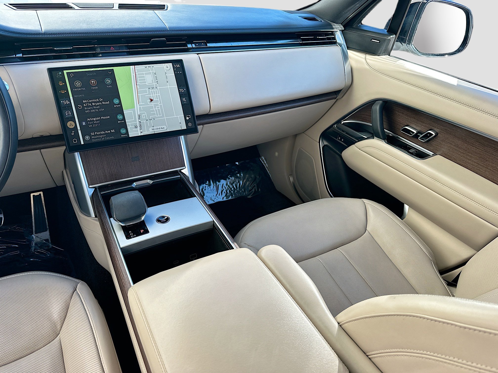 Used 2024 Land Rover Range Rover SE image 24