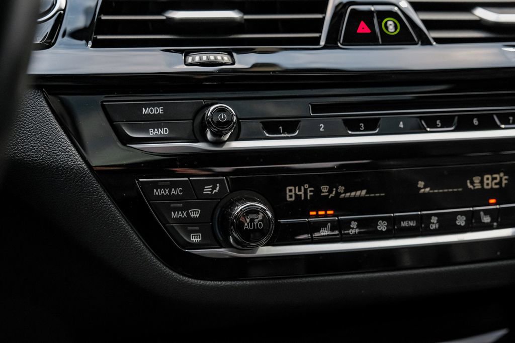 Used 2018 BMW 540i xDrive w/ M Sport Package image 30