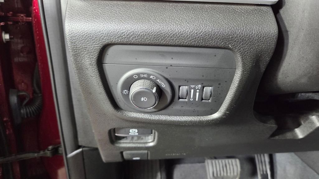 Used 2023 Jeep Grand Cherokee Limited w/ Black Appearance Package image 20