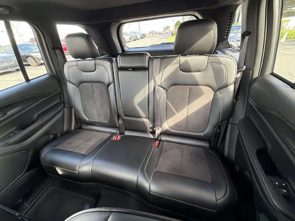 Used 2024 Jeep Grand Cherokee Altitude AWD/4WD image 21
