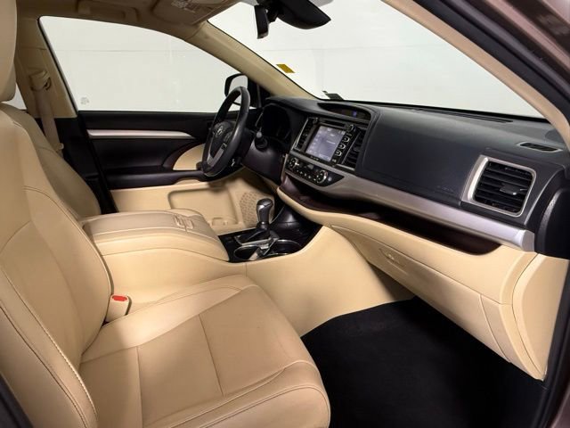 Used 2019 Toyota Highlander XLE FWD image 49