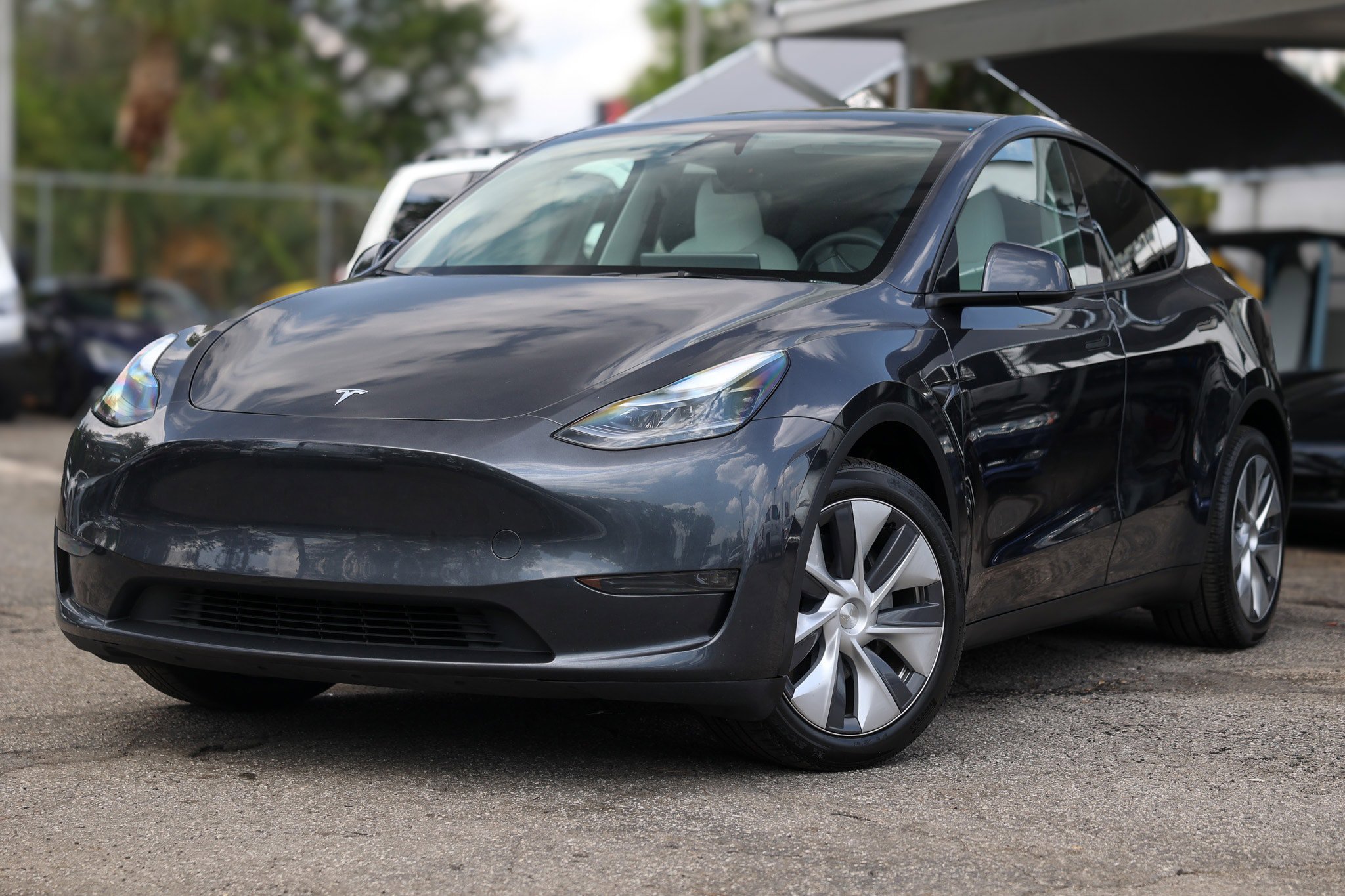 Used 2024 Tesla Model Y Long Range AWD/4WD image 1