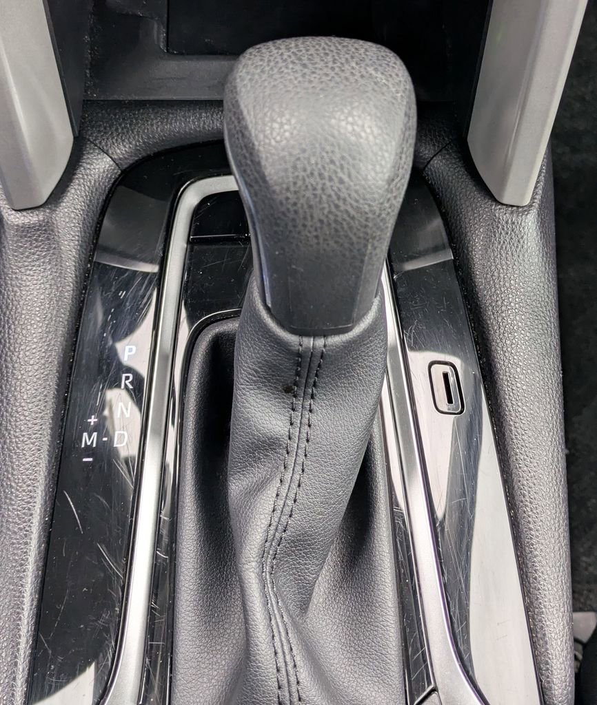 Used 2025 Toyota Corolla Cross LE image 19