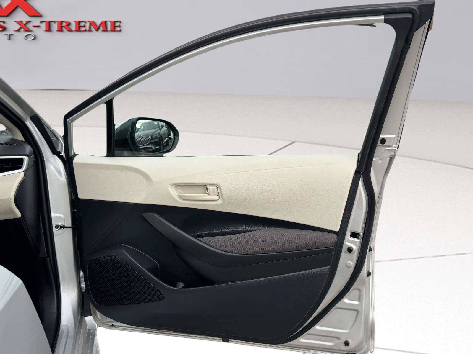 Used 2025 Toyota Corolla LE FWD image 49