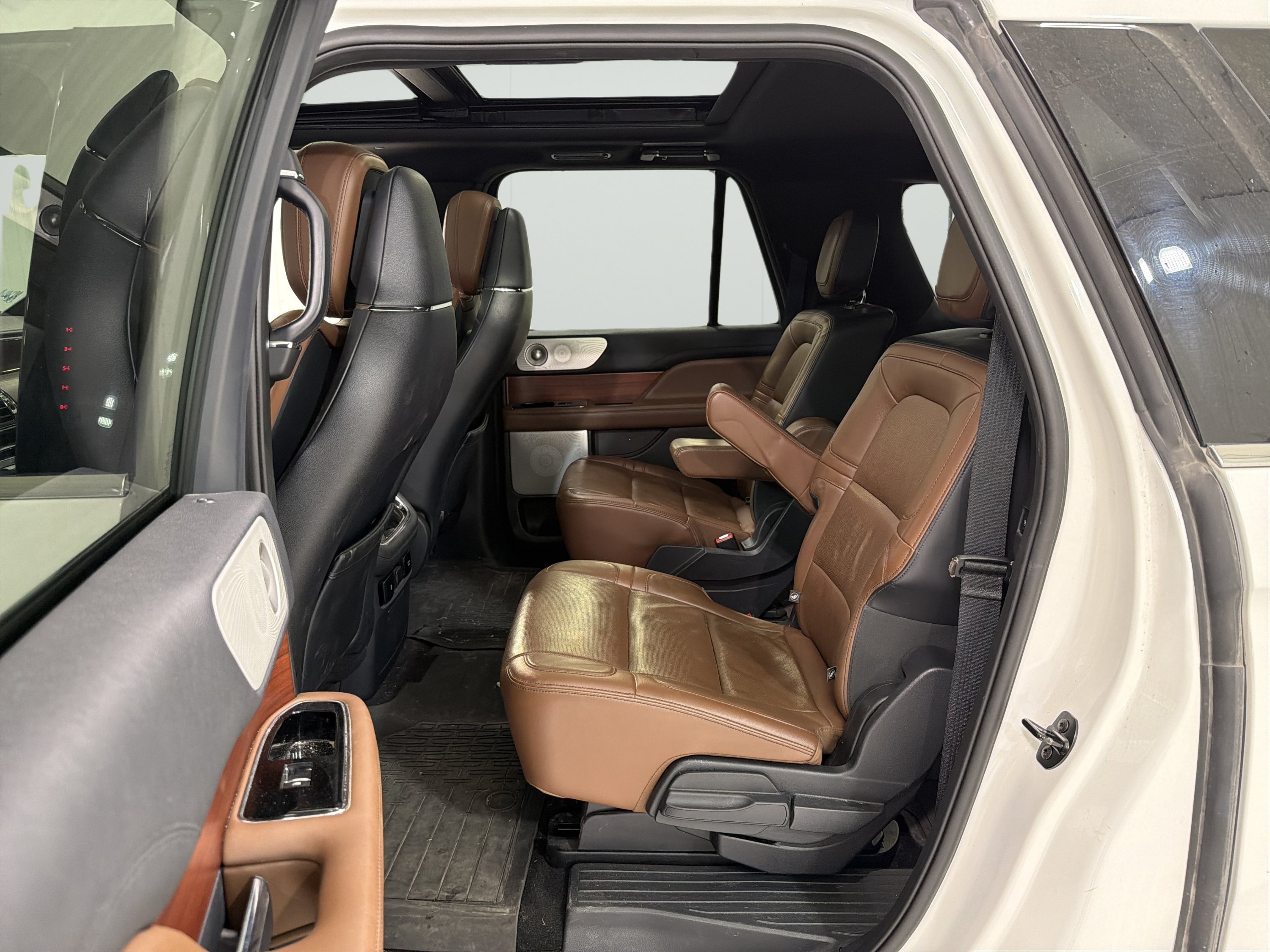 Used 2022 Lincoln Navigator L Reserve RWD image 12