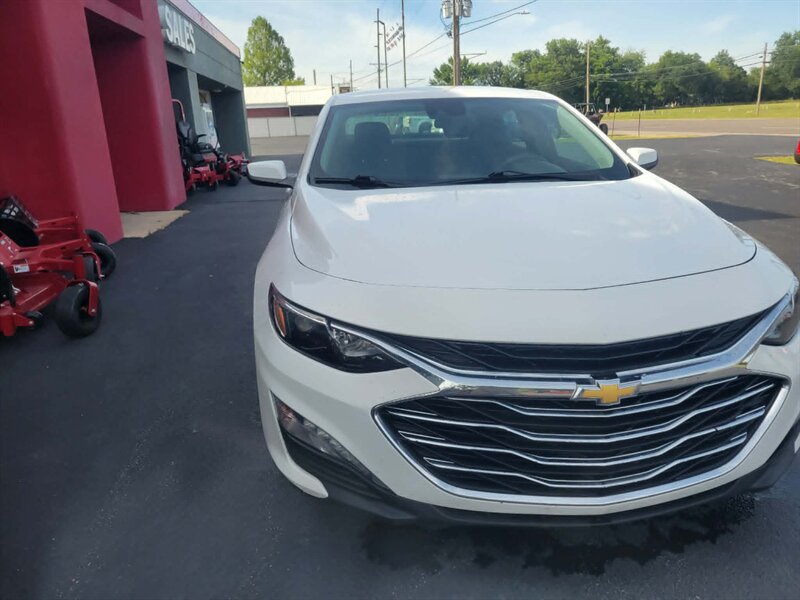 Used 2024 Chevrolet Malibu LT FWD image 2