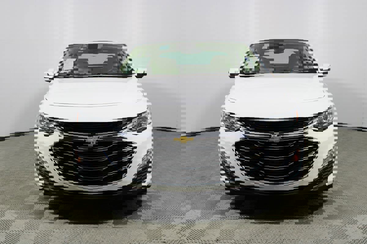 Used 2024 Chevrolet Malibu LT image 2