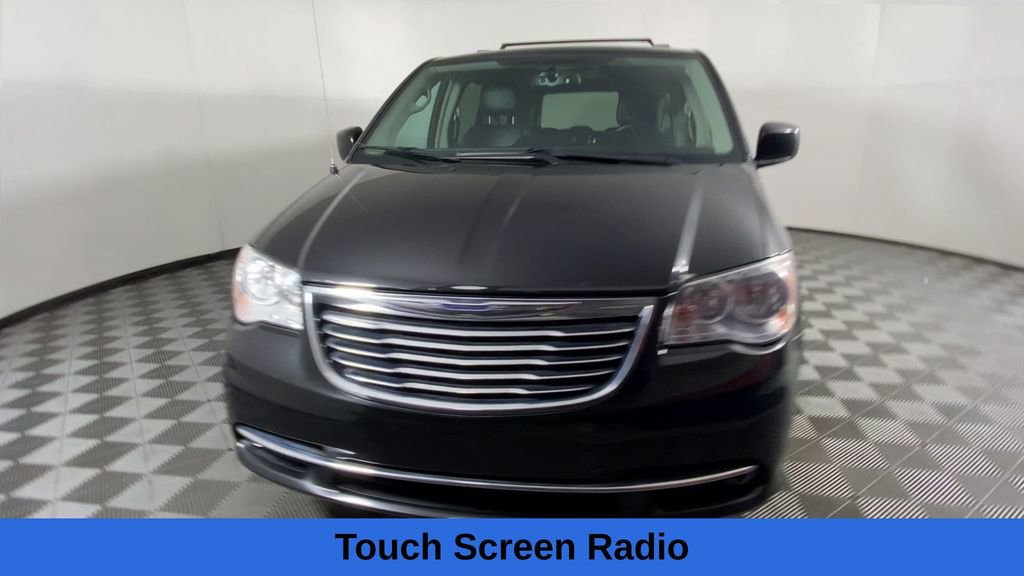 Used 2016 Chrysler Town & Country Touring w/ Driver Convenience Group image 6