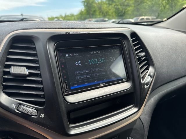 Used 2017 Jeep Cherokee Sport image 10