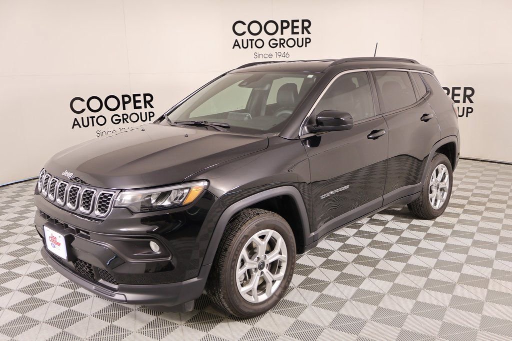 Used 2025 Jeep Compass Latitude image 10