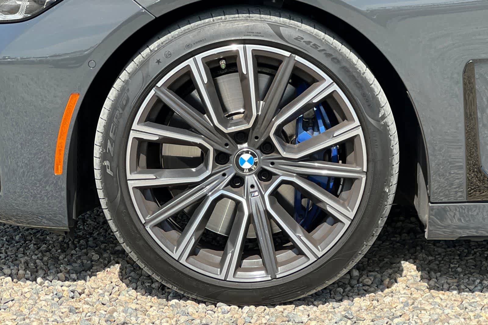 Used 2022 BMW 750i xDrive w/ Autobahn Package AWD/4WD image 12