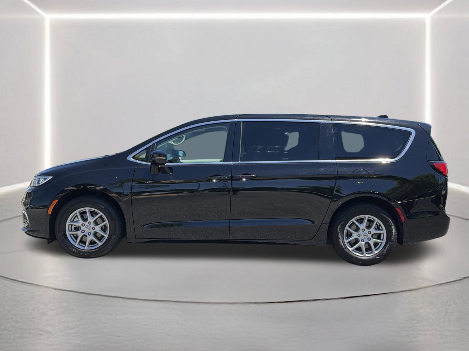 Used 2024 Chrysler Pacifica Touring-L FWD image 22