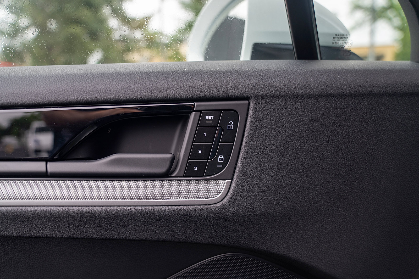 Used 2025 Porsche Cayenne Coupe image 18