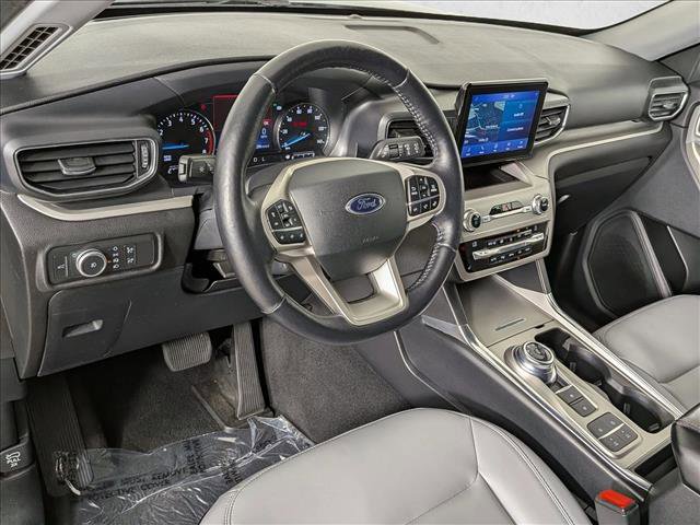 Used 2021 Ford Explorer XLT w/ Equipment Group 202A image 4
