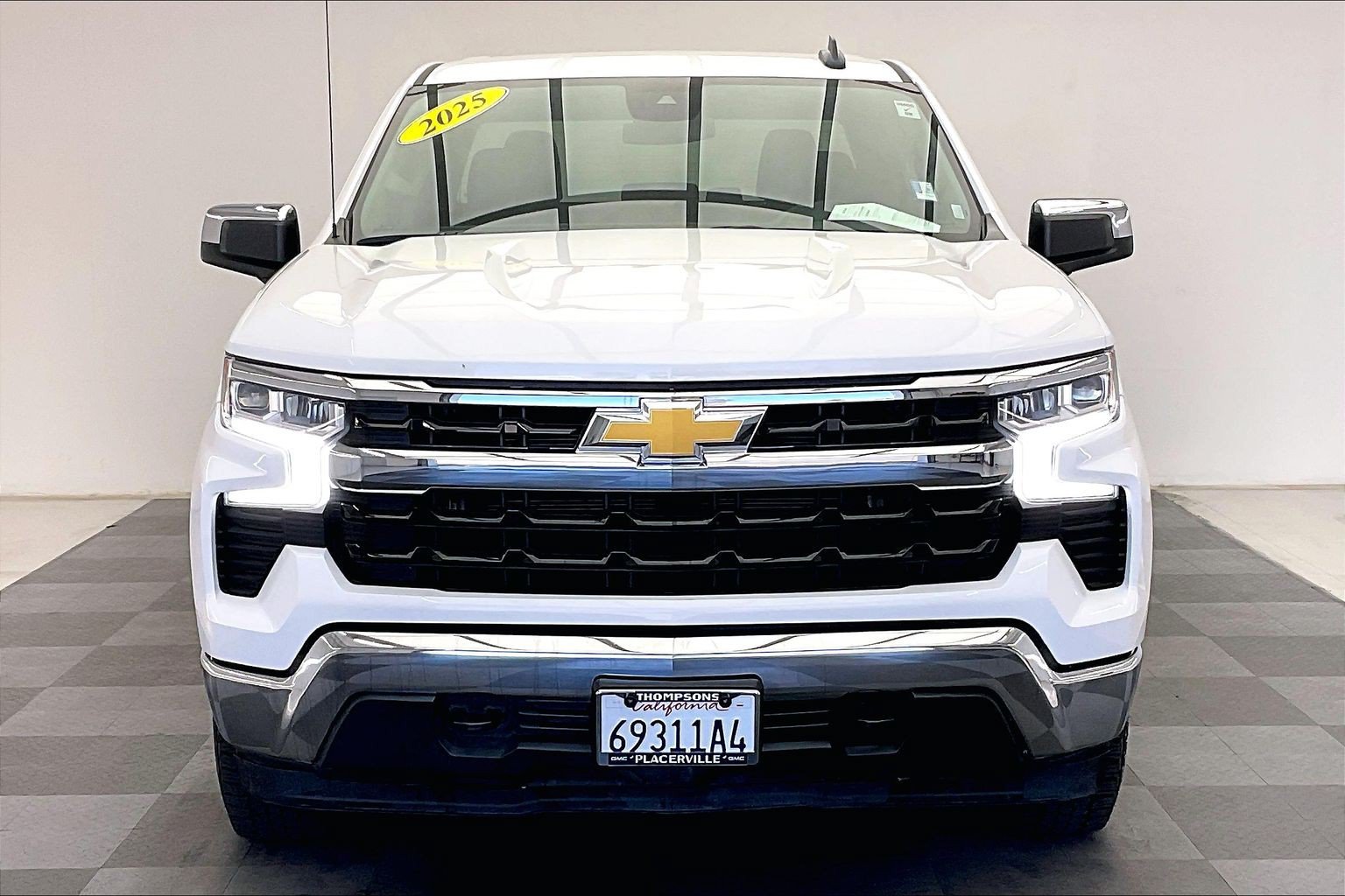 Used 2025 Chevrolet Silverado 1500 LT AWD/4WD image 2