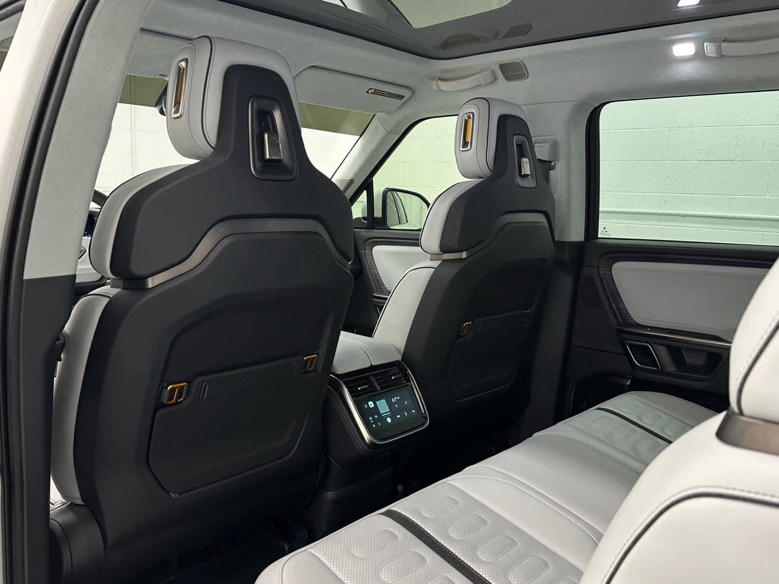 Used 2023 Rivian R1S Adventure Dual AWD/4WD image 14