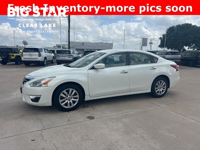 Used 2014 Nissan Altima 2.5 S FWD image 1
