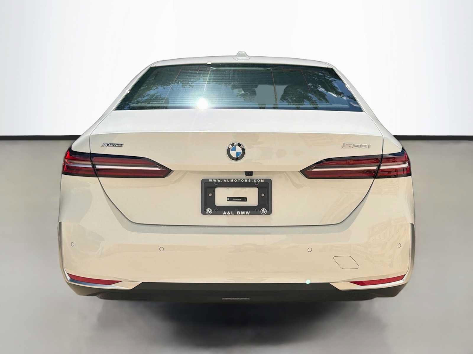 Used 2026 BMW 530i xDrive AWD/4WD image 4