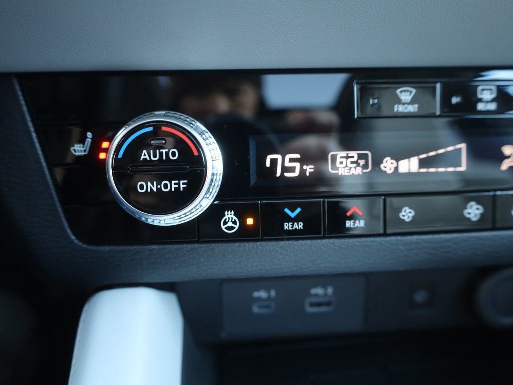 New 2025 Mitsubishi Outlander SEL image 42