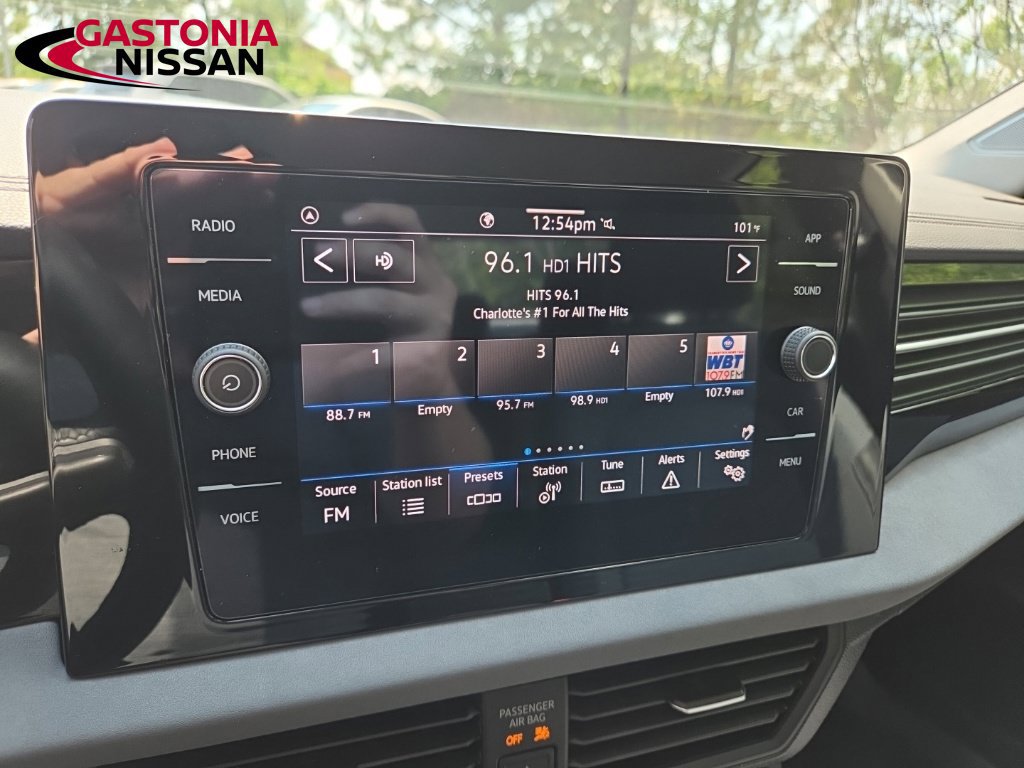Used 2025 Volkswagen Jetta SE FWD image 25