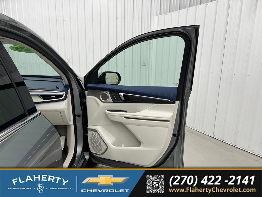 Used 2025 Buick Enclave Avenir w/ Super Cruise Package AWD/4WD image 14