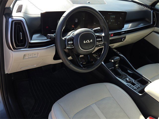 Used 2025 Kia Sorento EX image 17