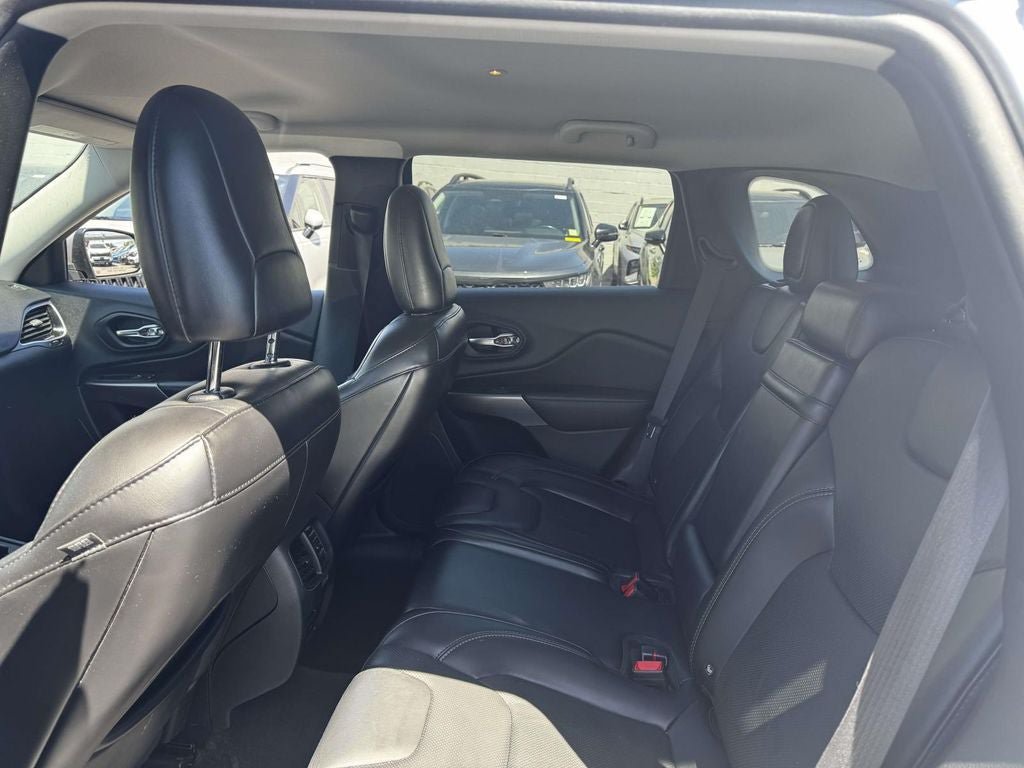 Used 2019 Jeep Cherokee Limited AWD/4WD image 12