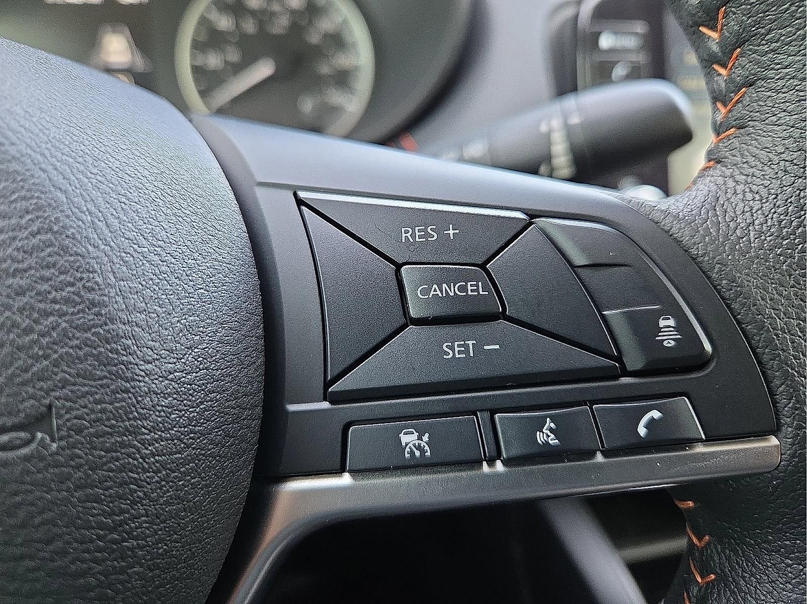 Used 2025 Nissan Versa SR w/ Trunk Package image 18