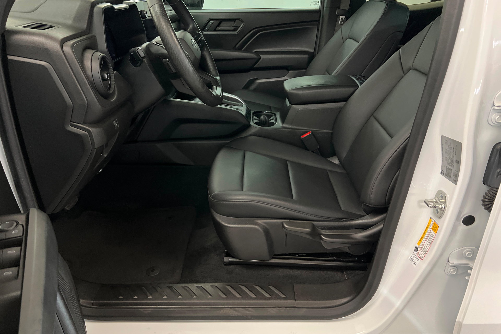 Used 2024 Chevrolet Colorado Trail Boss w/ Advanced Trailering Package AWD/4WD image 19