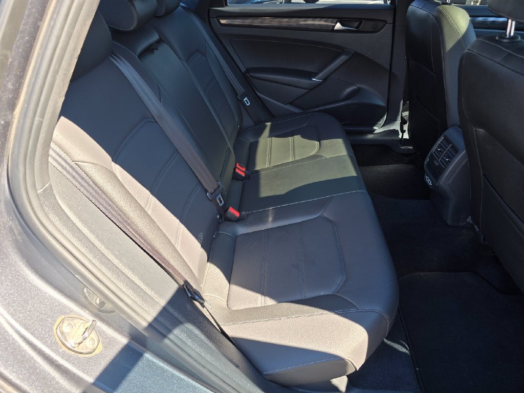 Used 2022 Volkswagen Passat 2.0T R-Line FWD image 25