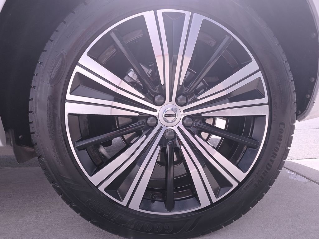 Used 2023 Volvo XC60 B5 Plus w/ Climate Package image 38