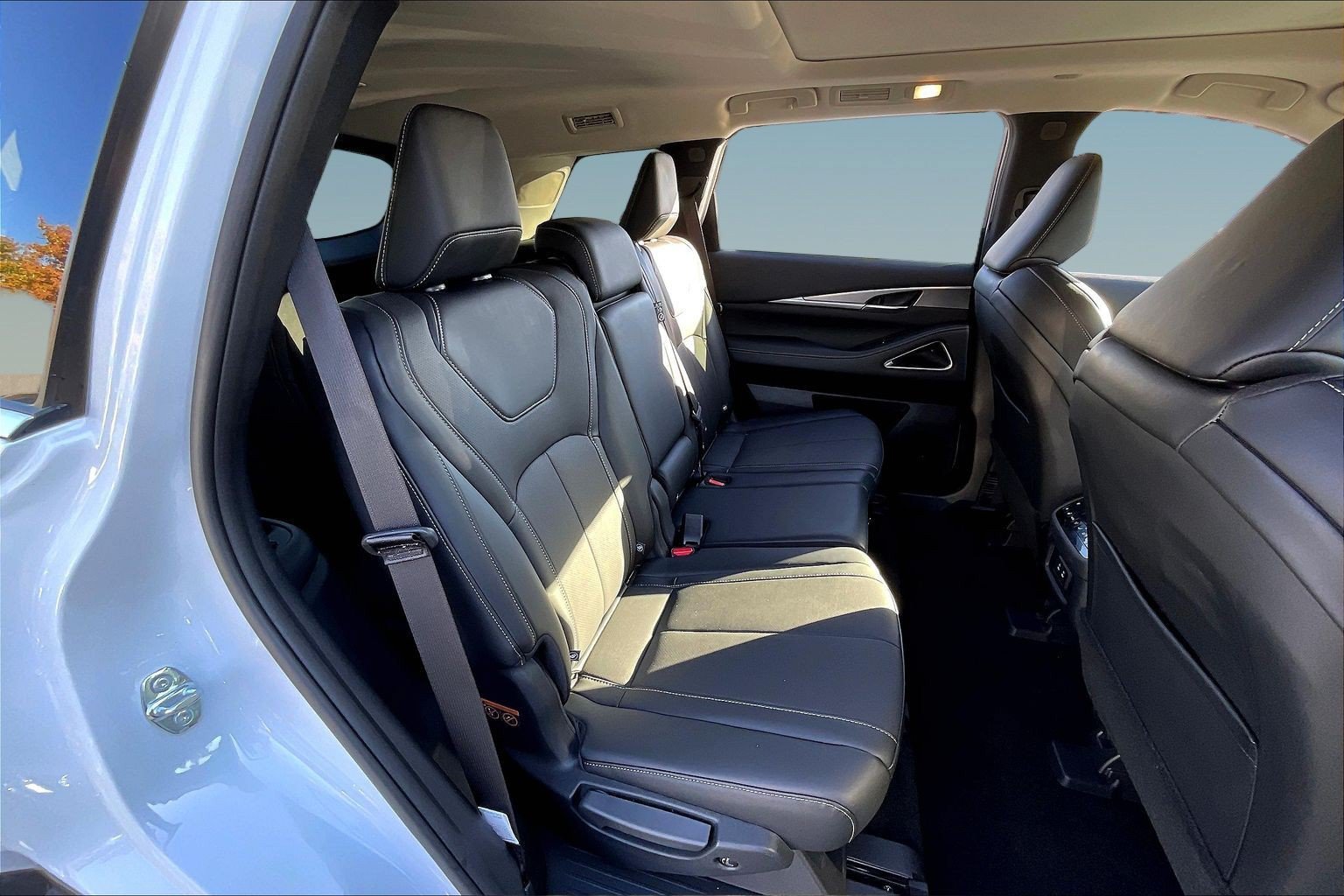 Certified 2027 INFINITI QX60 Luxe w/ Cargo Package AWD/4WD image 24