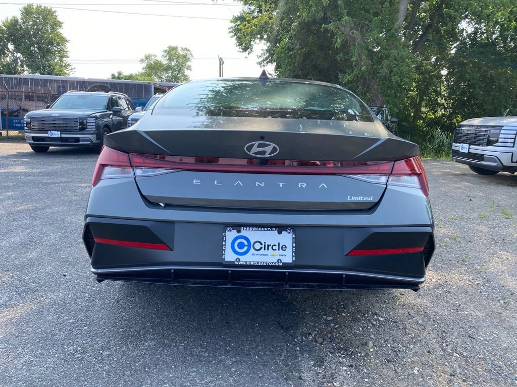 New 2026 Hyundai Elantra Limited FWD image 5