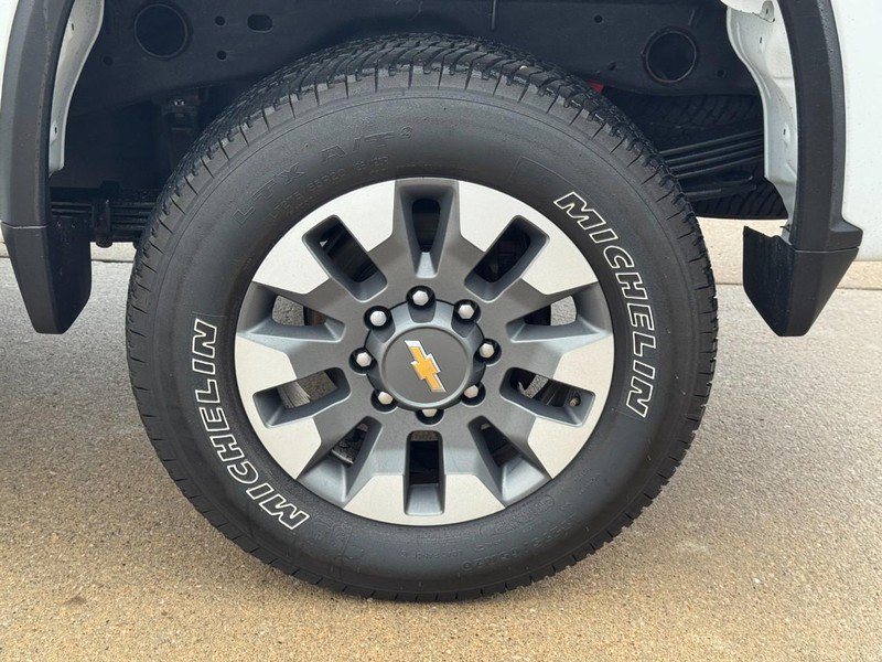 Used 2024 Chevrolet Silverado 2500 Custom w/ Custom Value Package image 7