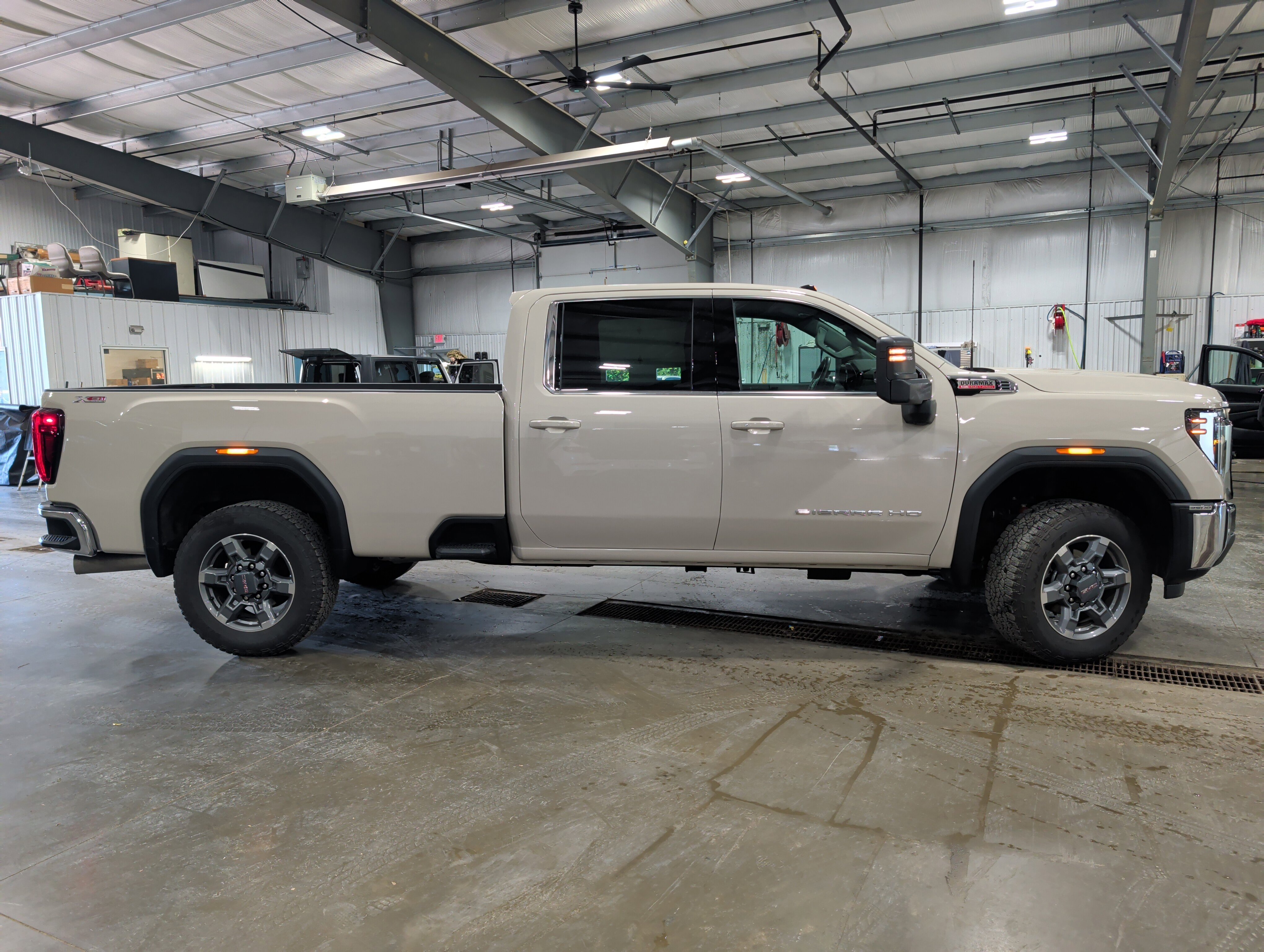 Used 2026 GMC Sierra 3500 SLE w/ SLE Value Package AWD/4WD image 2