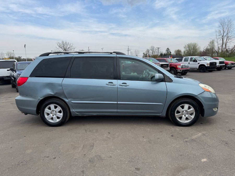 Used 2009 Toyota Sienna XLE FWD image 6