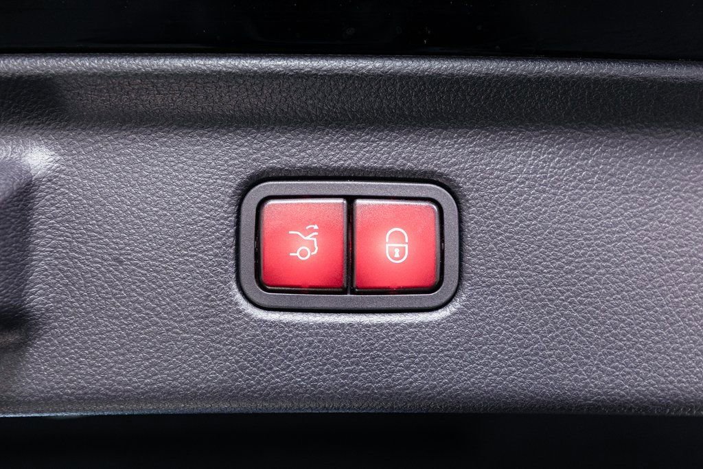 Used 2023 Mercedes-Benz Maybach S 680 4MATIC w/ Manufaktur Leather Package image 36