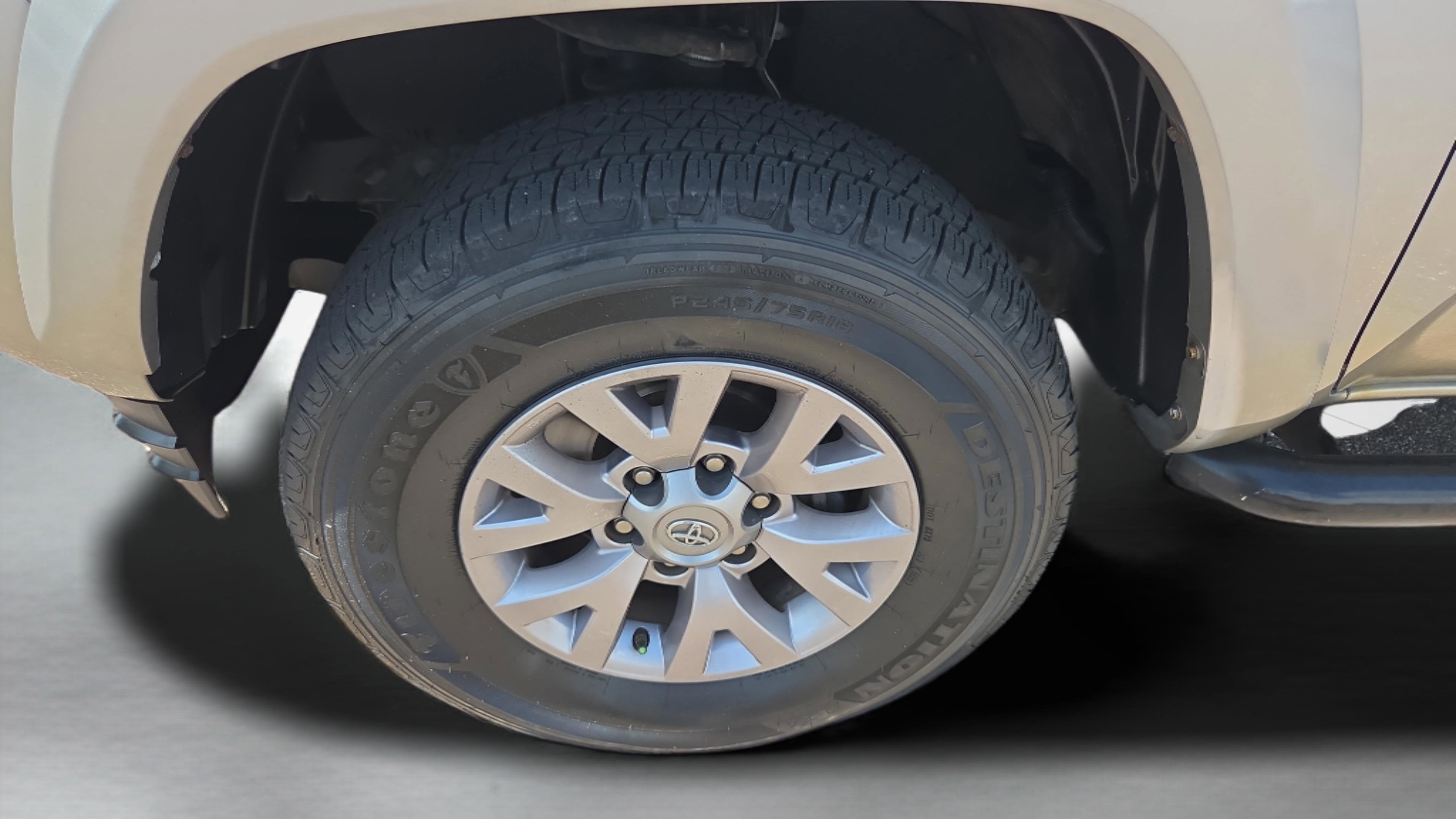 Used 2017 Toyota Tacoma SR5 w/ Tow Package RWD image 29