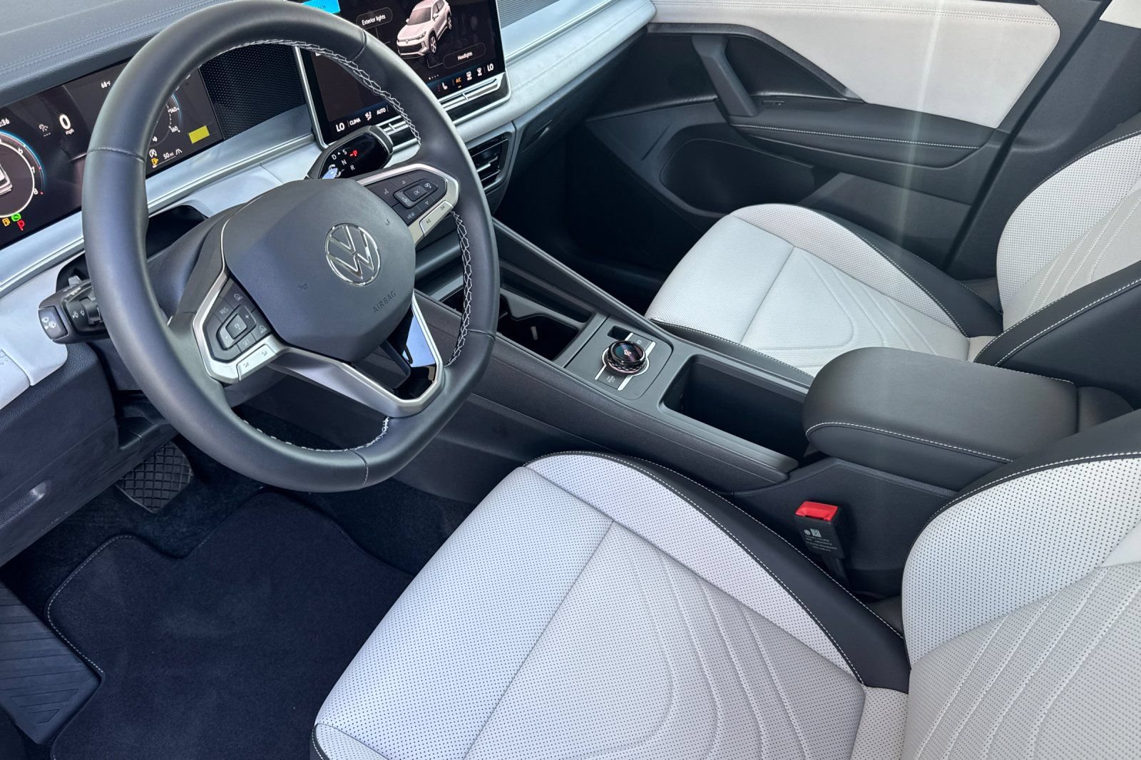 New 2025 Volkswagen Tiguan SE AWD/4WD image 10