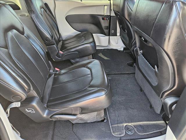 Used 2023 Chrysler Pacifica Touring-L image 19