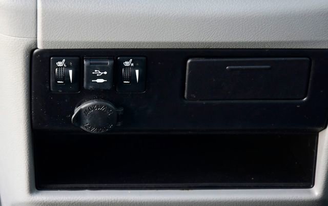 Used 2020 Toyota Sienna XLE w/ XLE Navigation Package image 27