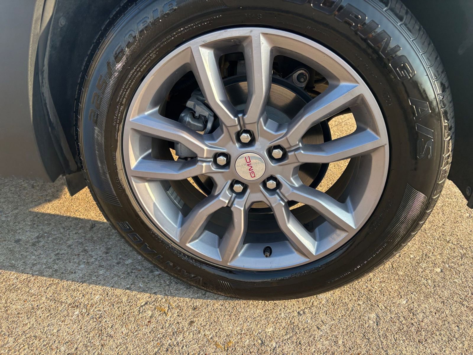 Used 2023 GMC Terrain SLT image 30