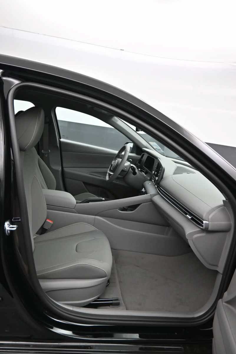 New 2026 Hyundai Elantra Sport FWD image 11