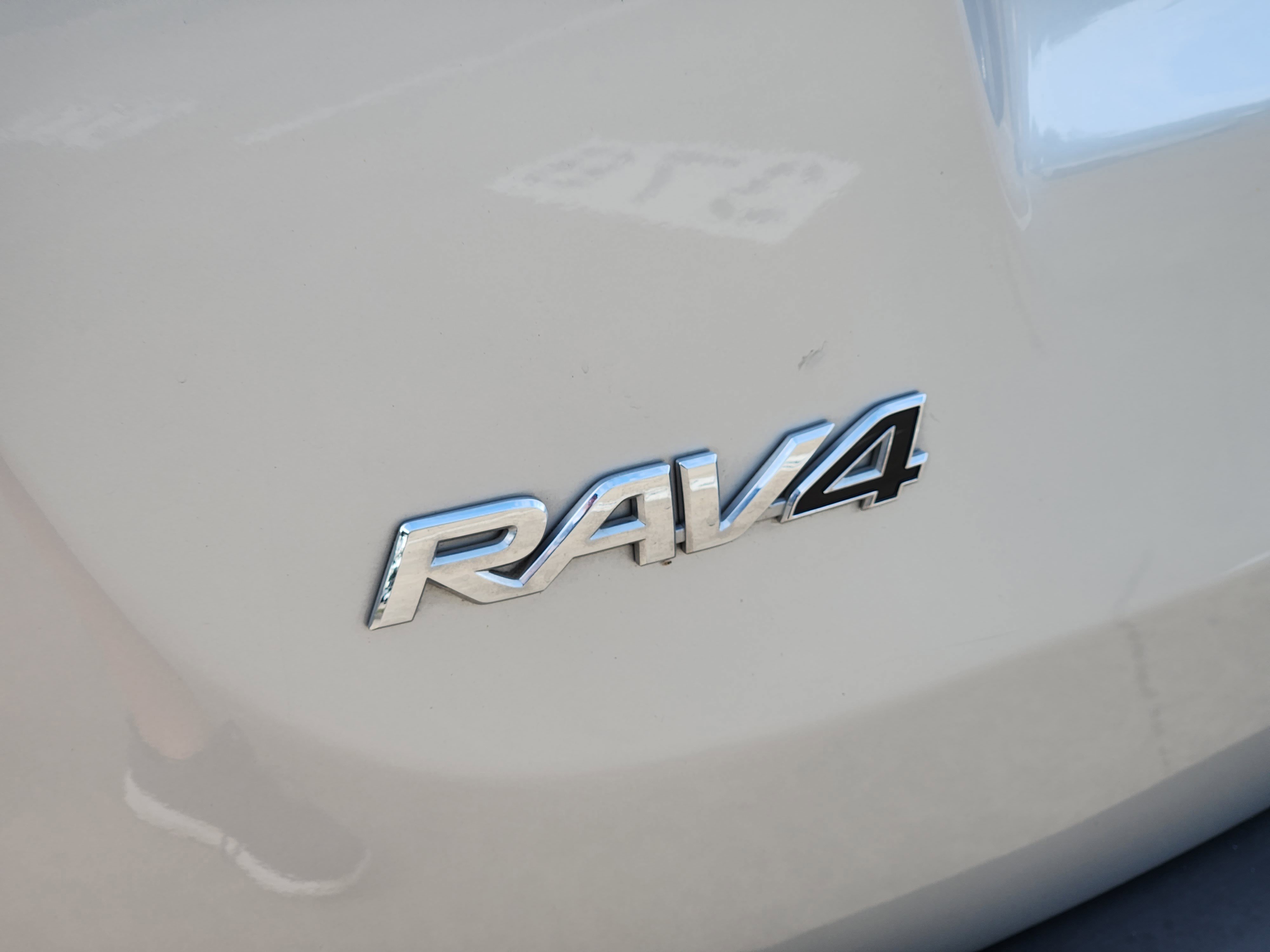 Used 2014 Toyota RAV4 Limited w/ Technology Package FWD image 42