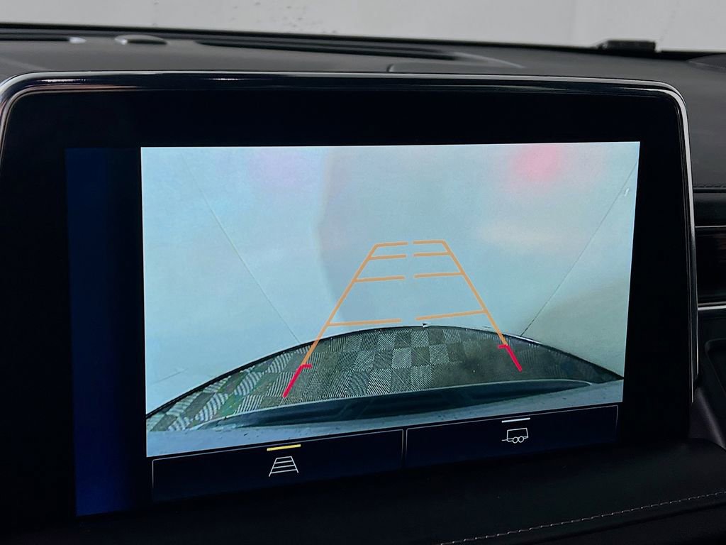 Used 2022 Chevrolet Suburban Z71 image 11