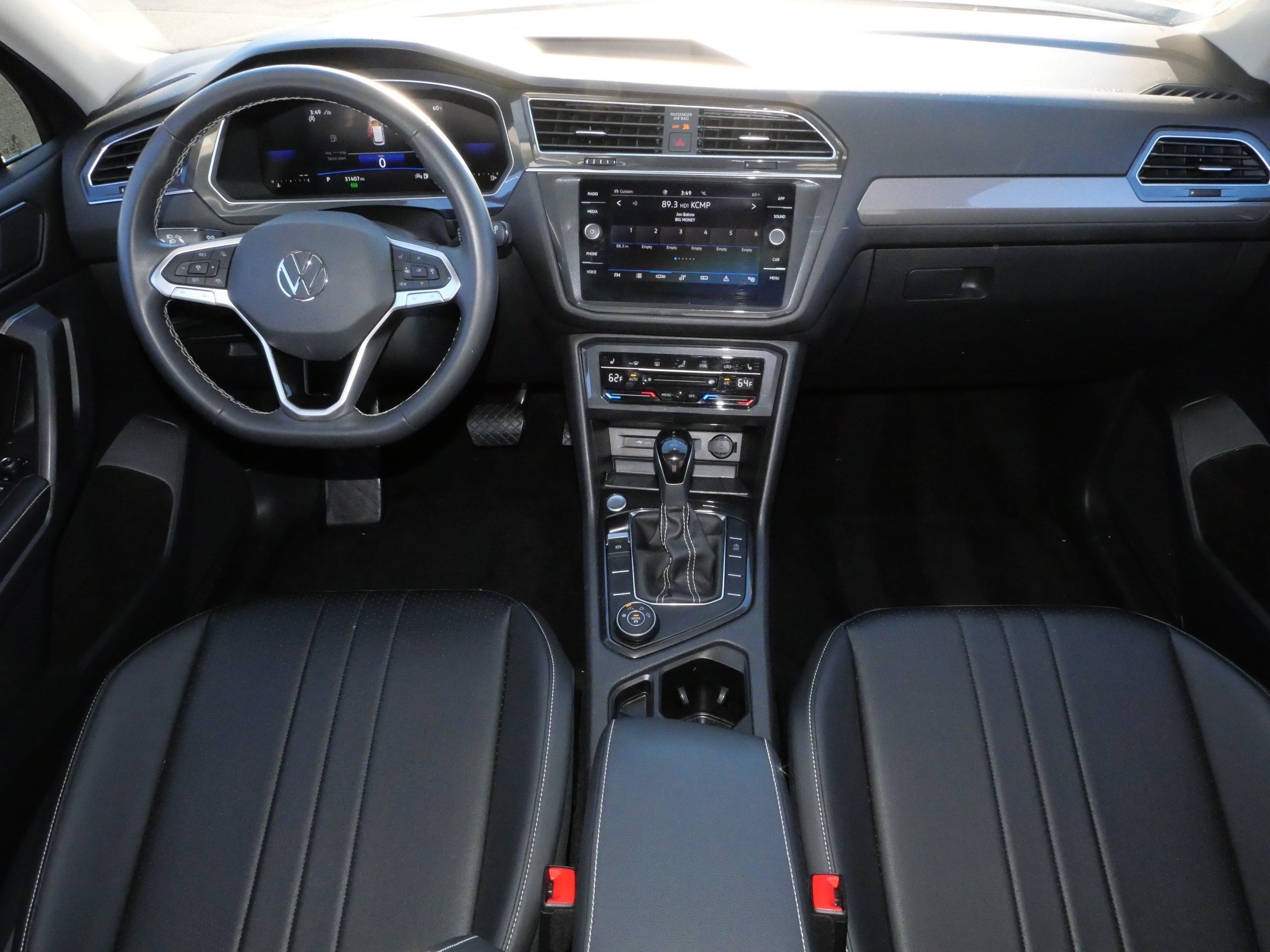 Certified 2023 Volkswagen Tiguan SE w/ Panoramic Sunroof Package AWD/4WD image 10