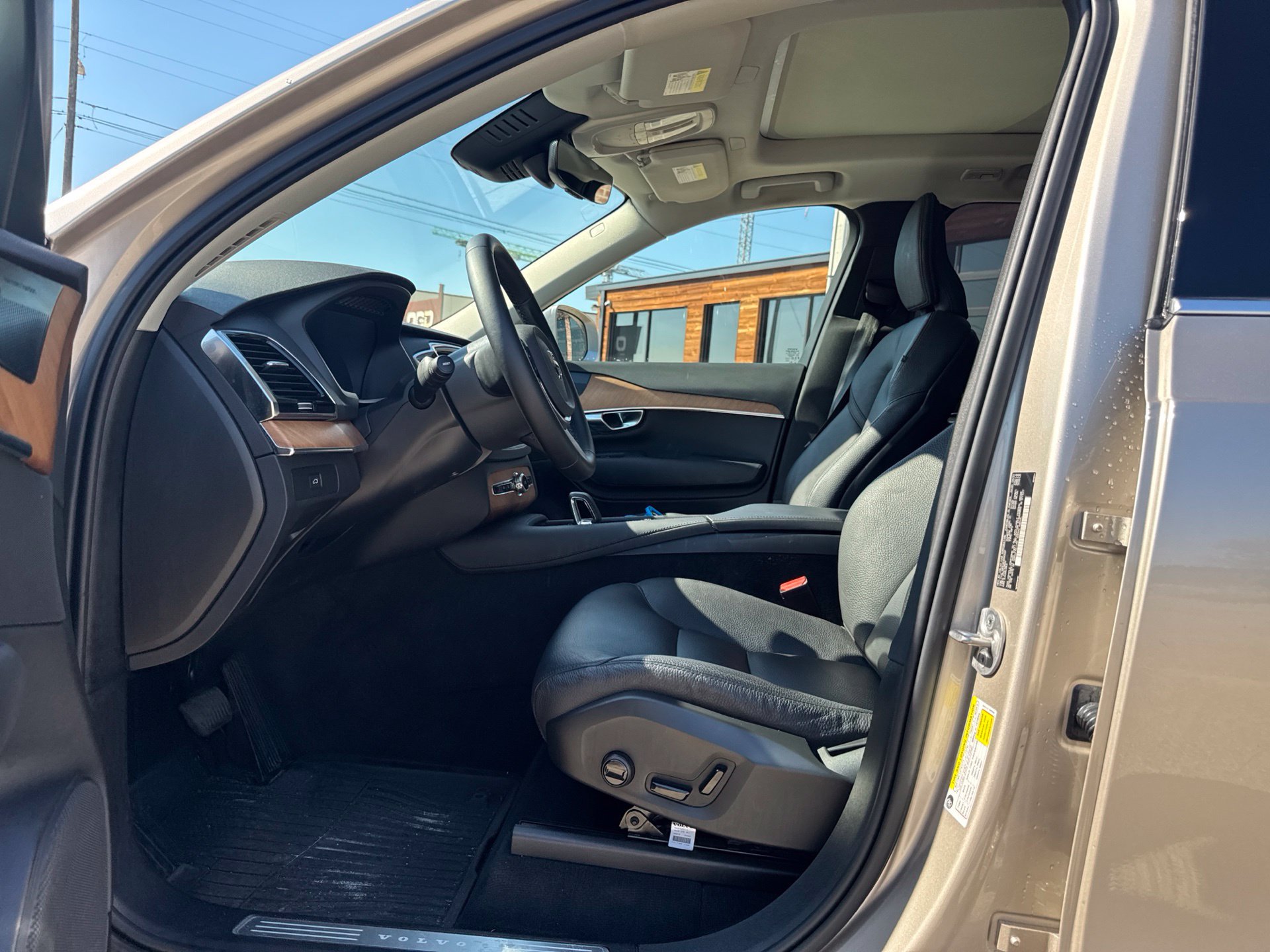 Used 2024 Volvo XC90 B5 Plus w/ Protection Package Premier AWD/4WD image 9