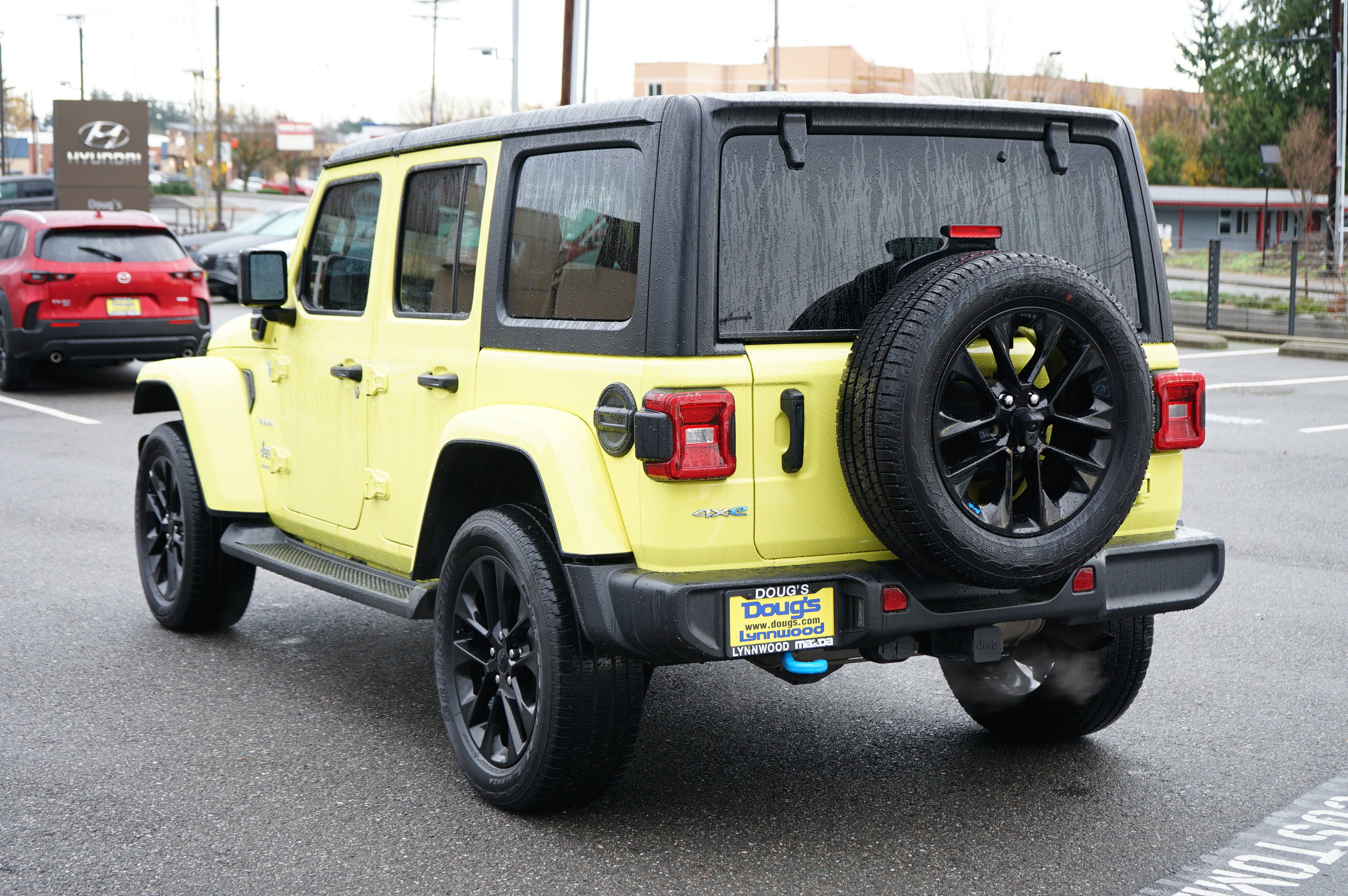 Used 2023 Jeep Wrangler Sahara w/ Cold Weather Group AWD/4WD image 5
