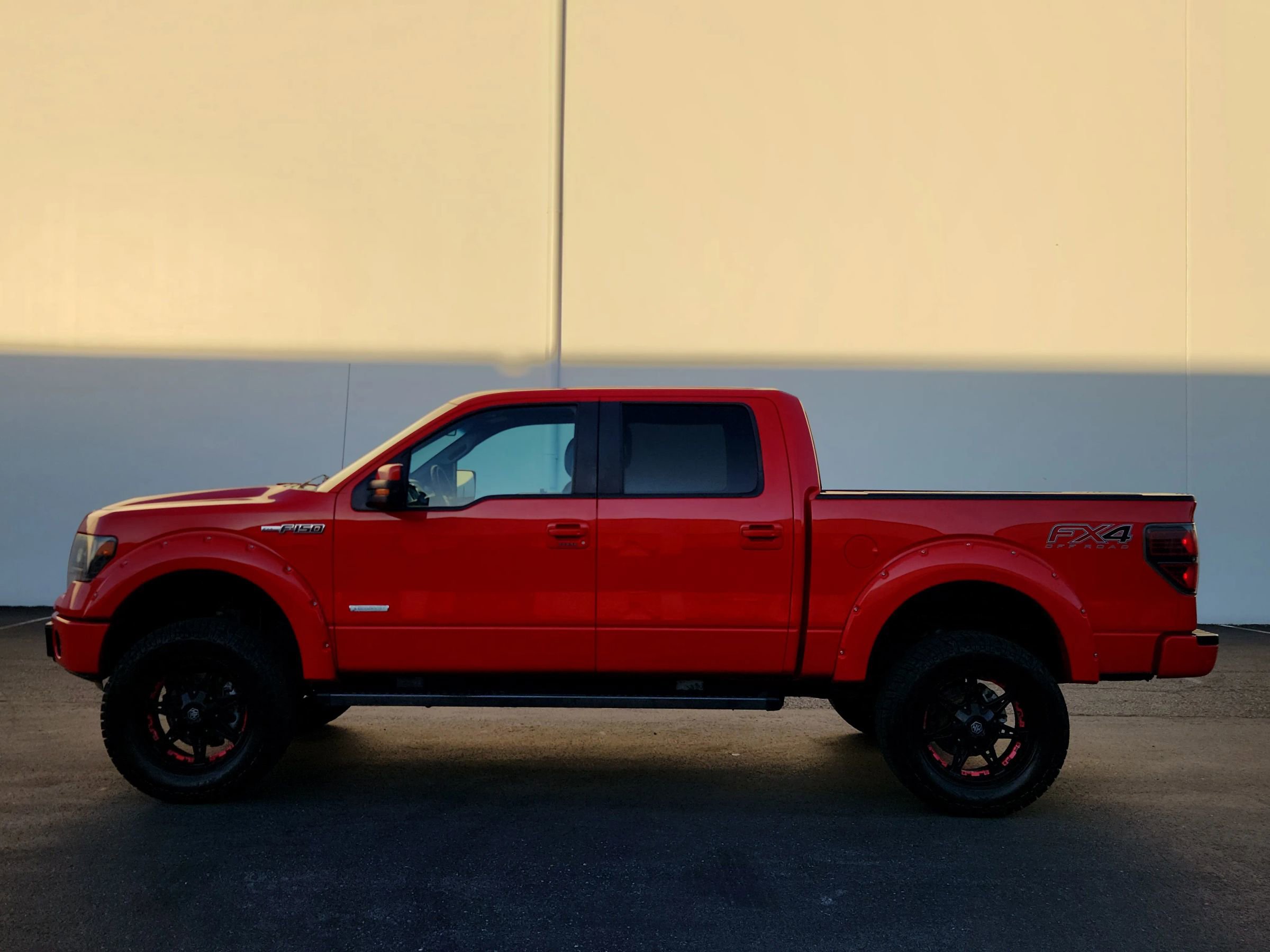 Used 2014 Ford F150 FX4 w/ Equipment Group 402A Luxury AWD/4WD image 2